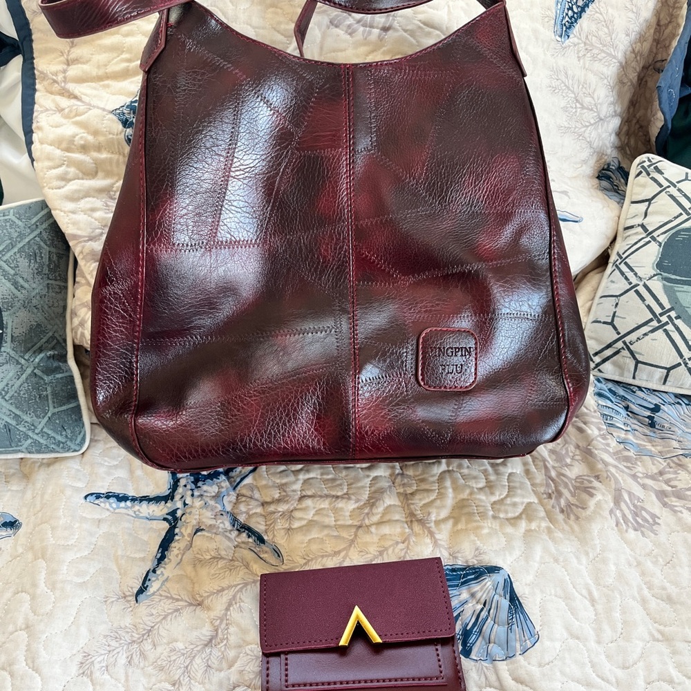 Matching wallet & handbag